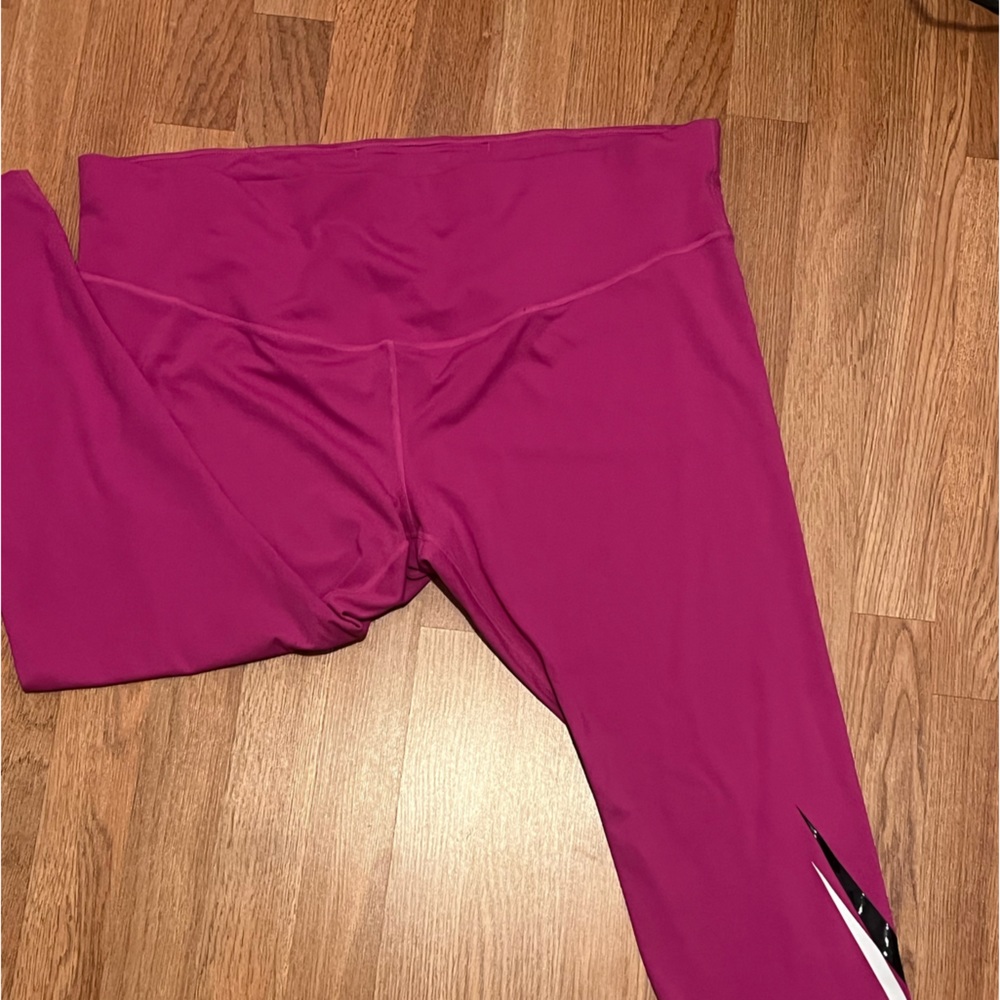 Pink Nike leggings 💕